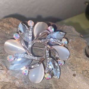 NEW Gold Tone Zinc Alloy Rhinestoned Broach